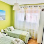 Interior de piso turístico en Cantabria, preparado para el alquiler