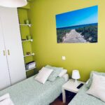Interior de piso turístico en Cantabria, preparado para el alquiler