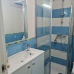 Interior de piso turístico en Cantabria, preparado para el alquiler