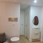 Interior de piso turístico en Cantabria, preparado para el alquiler