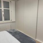 Interior de piso turístico en Cantabria, preparado para el alquiler