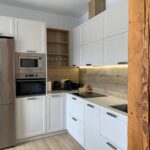 Interior de piso turístico en Cantabria, preparado para el alquiler
