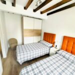 Interior de piso turístico en Cantabria, preparado para el alquiler
