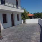 Exterior de piso turístico en Cantabria, preparado para el alquiler