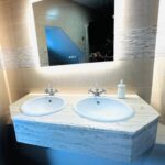 Interior de piso turístico en Cantabria, preparado para el alquiler