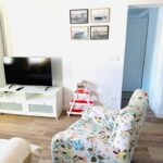 Interior de piso turístico en Cantabria, preparado para el alquiler